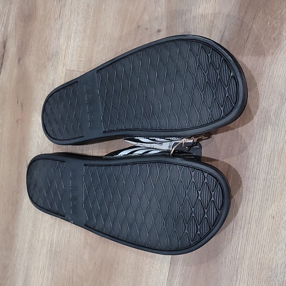 Adidas new in box adilette comfort slides - Picture 2 of 2